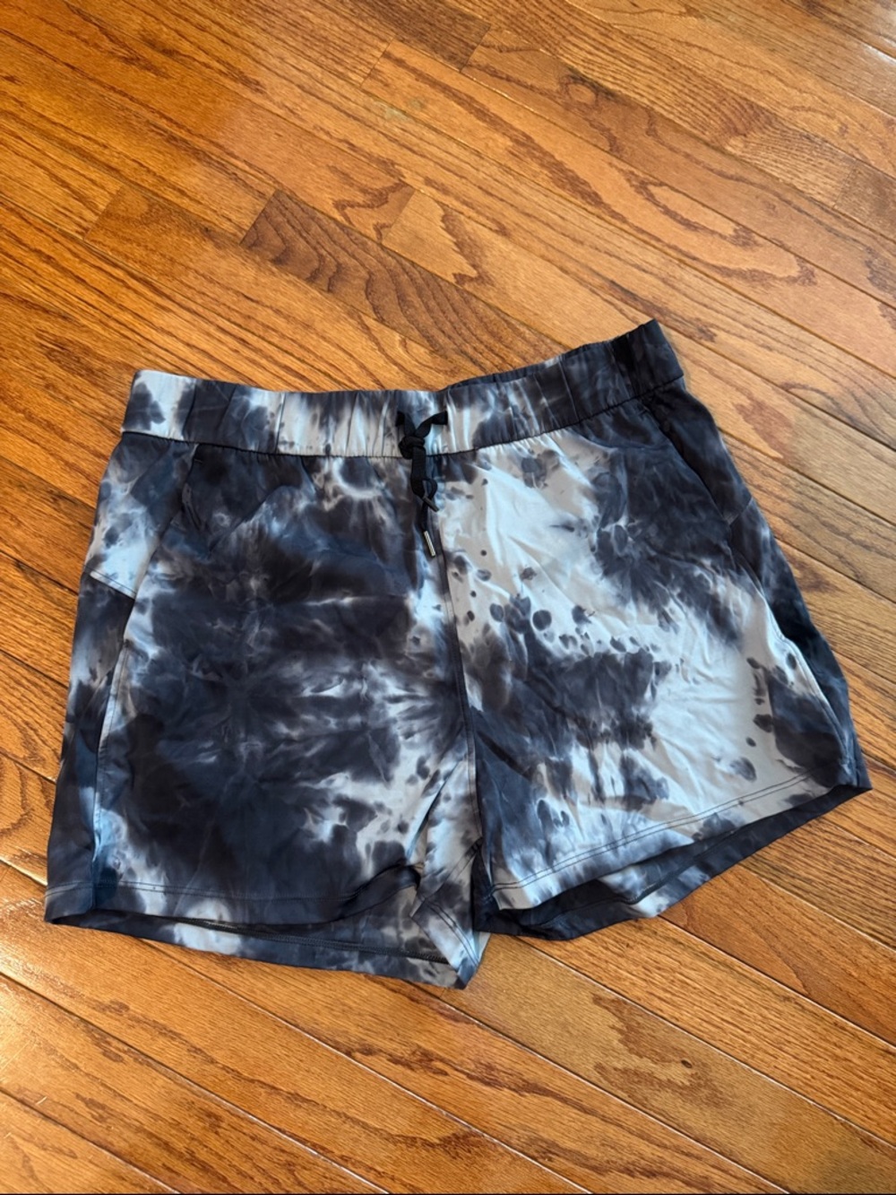 Tie-Dye Performance Women's Shorts - Black & White